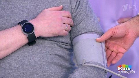 Тестируем гаджеты: часы-тонометр. Жить здорово! Фрагмент выпуска от 29.01.2020