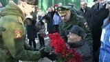 В Смоленской области курсанты поздравили ветерана ВОВ с днем рождения парадом