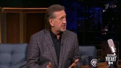 Певец Олег Митяев о правильных словах своей главной песни и фальшивых деньгах в подарок. Вечерний Ургант. Фрагмент выпуска от 18.02.2020