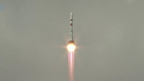Перед отправкой на МКС экипаж прошел проверку на коронавирус