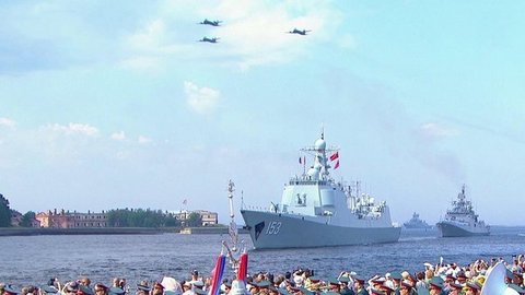 В Санкт-Петербурге вовсю идет подготовка к главному военно-морскому параду
