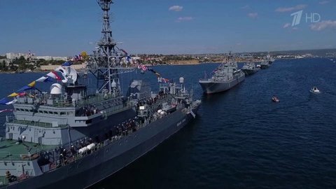 Праздник прошел на всех флотах от Балтики до Тихого океана и от Арктики до Черного и Каспийского морей
