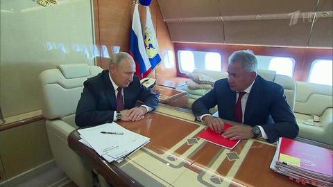 На борту самолета Владимир Путин рассказал, как возникла идея возродить традицию Военно-морского парада