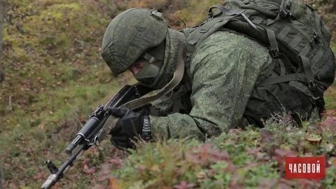 Заполярье. Черные береты. Часовой