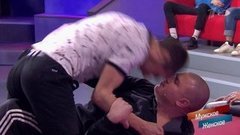 «Что, моя жена – гулящая?!» - муж вступился за честь своей жены. Мужское / Женское. Фрагмент