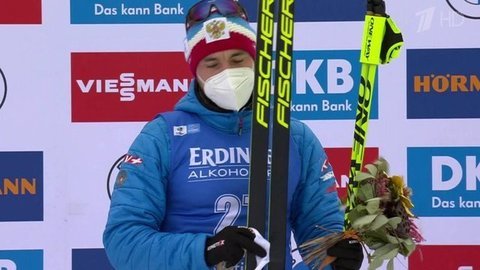 Россиянин Александр Логинов выиграл индивидуальную гонку на этапе Кубка мира по биатлону