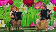 Потомственные баянистки Анастасия и Алена Кливитенко. Лучше всех! Фрагмент