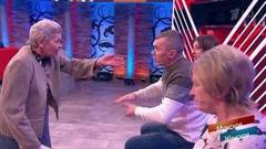 «Ты монстр, ты зверь, на баб поднимаешь руки, а мужиков боишься!» - пенсионерка обвиняет соседа в избиении. Мужское / Женское. Фрагмент