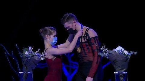 Пары. Церемония награждения. Чемпионат мира по фигурному катанию 2021