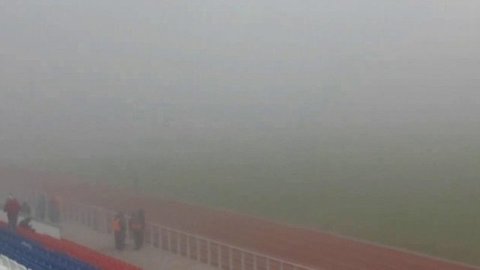 Болельщики матча российского первенства профессиональной лиги не смогли увидеть голы из-за тумана