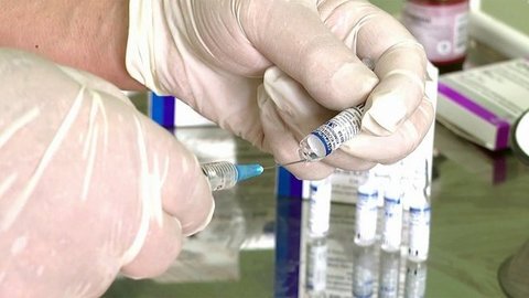 В России наращивают объемы поставок вакцины от коронавируса в регионы