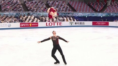 В японской Осаке в разгаре третий соревновательный день на командном Чемпионате мира по фигурному катанию