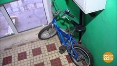 Велики и самокаты: подъезд не парковка! Доброе утро. Фрагмент