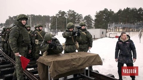 Воины-железнодорожники. Часовой