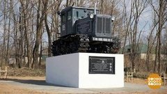 Памятник трактористам. Доброе утро. Фрагмент