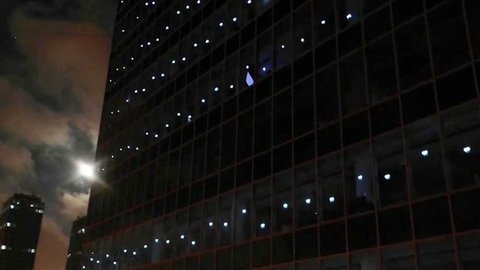 В российских городах в память о героях Великой Отечественной войны загорелись миллионы огней
