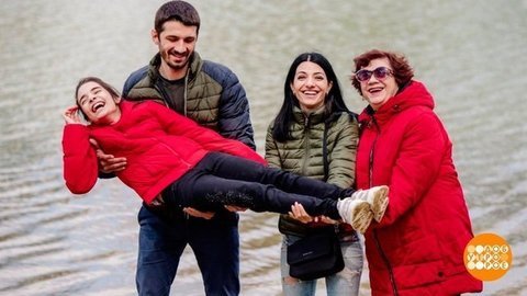 Надо чаще встречаться! И на фотографии тоже. Доброе утро. Фрагмент