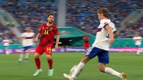 Сборная России по футболу в стартовом матче на чемпионате Европы потерпела поражение от команды Бельгии