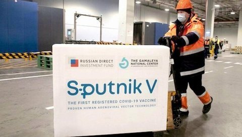 Турция получила первую партию российской вакцины от коронавируса