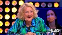 «Льдом повеяло». Елена Чайковская показала свой сад и объяснила, за что недолюбливает дачу. Сегодня вечером. Фрагмент