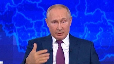 «В Советском Союзе никого не спрашивали – кололи и все», – Владимир Путин о борьбе с пандемией. Фрагмент Прямой линии 2021