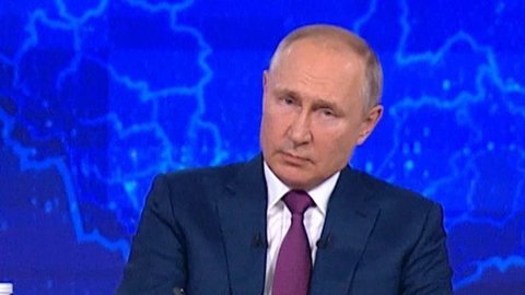«Нельзя лишать людей тех льгот, которые они уже имеют», – Владимир Путин выслушал жалобу ветерана труда. Фрагмент Прямой линии 2021