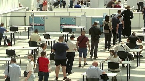 В Москве началась ревакцинация от COVID-19 однокомпонентным препаратом «Спутник лайт» или двухкомпонентным «Спутник V»