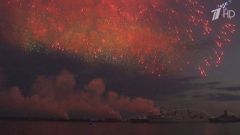 Грандиозным салютом завершился День Военно-морского флота в Кронштадте