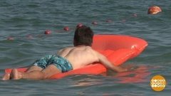 Уплывшие на матрасах. Доброе утро. Фрагмент