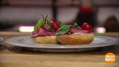 Горячие бутерброды на завтрак. Доброе утро. Фрагмент