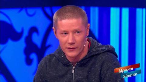 «Не дам жизни гадине, из-за которой забрали детей». Пьющий отец угрожает соседям, Александру Гордону и Юлии Барановской. Мужское / Женское. Фрагмент