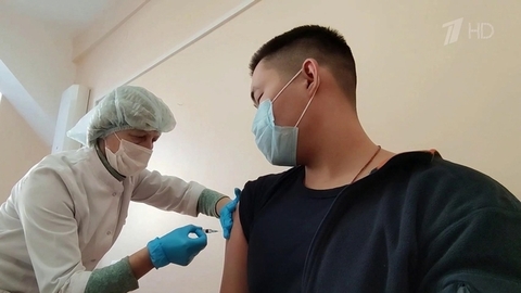 Опрос показал, что массовую вакцинацию от COVID-19 поддерживают 55% опрошенных россиян