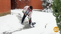 Расчищаем дорожку. Доброе утро. Фрагмент