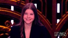 «Я обожаю платья и хочу быть дизайнером», — дочь Марины Зудиной и Олега Табакова рассказала о своей будущей профессии. Сегодня вечером. Фрагмент