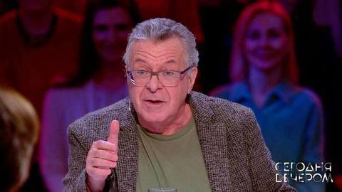 «Девушка, экипаж не может нормально работать!» Андрей Ургант — о маме, скорости реакции и вдохновении свыше. Сегодня вечером. Фрагмент