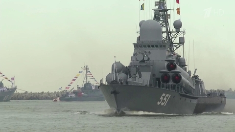 Военно-морские парады прошли во всех пунктах, где базируются российские боевые корабли