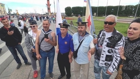 В Петербурге за главным парадом в честь Дня ВМФ наблюдали тысячи зрителей