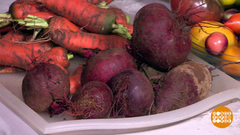 Морковку — в песок, кабачки — под кровать. Доброе утро. Фрагмент