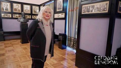 «Я сыграла восемь главных женских ролей в пьесах Чехова», — уникальный факт из актерской биографии Ирины Мирошниченко. Сегодня вечером. Фрагмент