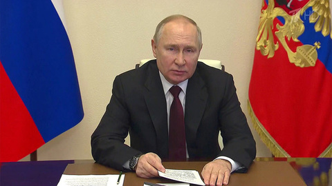 Владимир Путин дал команду поднять Андреевские флаги на новых кораблях ВМФ