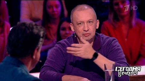 Оператор Илья Демин рассказал, как застрял в люке подводной лодки на съемках фильма «72 метра». Сегодня вечером. Фрагмент