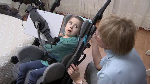 Проект Первого канала «Всем миром 7375» призывает помочь подопечным Фонда имени Ани Чижовой