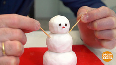 Лепим снеговика — в квартире. Доброе утро. Суббота. Фрагмент