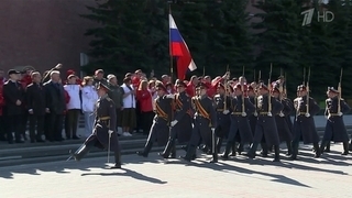 У Могилы Неизвестного солдата в Александровском саду стартовала масштабная акция «Огонь памяти»