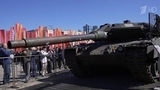 На выставку трофейной техники в Москве приехали военные атташе дружественных стран