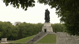 75 лет назад в Трептов-парке в Берлине установили памятник советскому воину-освободителю