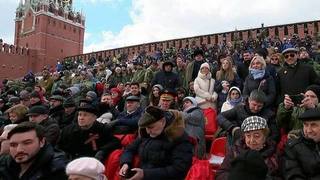 На Красной площади на трибунах собрались сотни гостей