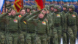 На трибунах Парада — ветераны, на брусчатке Красной площади — герои спецоперации