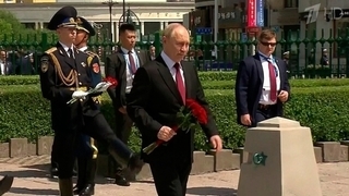 Владимир Путин возложил цветы к памятнику Советским воинам и посетил православный храм Харбина