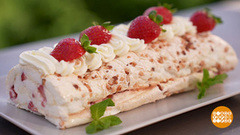 Меренговый рулет с клубникой от Марии Суровой. Доброе утро. Суббота. Фрагмент